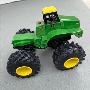 John Deere Monster Treads Dump Truck with Sounds and with Shakes
